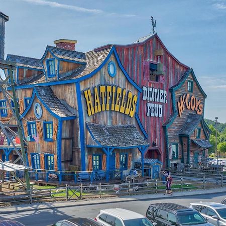 Bear Mountain Hollow-Free Dollywood Ticket- Cozy Cabin With A Hot Tub, Arcade & Deck Close To Town Pigeon Forge Eksteriør billede