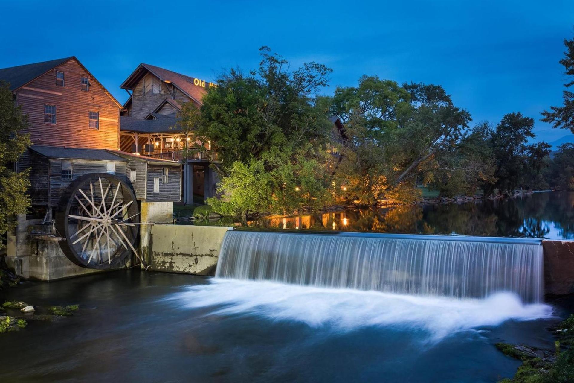 Bear Mountain Hollow-Free Dollywood Ticket- Cozy Cabin With A Hot Tub, Arcade & Deck Close To Town Pigeon Forge Eksteriør billede