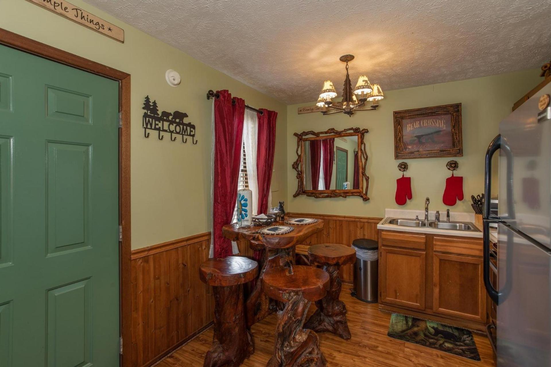Bear Mountain Hollow-Free Dollywood Ticket- Cozy Cabin With A Hot Tub, Arcade & Deck Close To Town Pigeon Forge Eksteriør billede