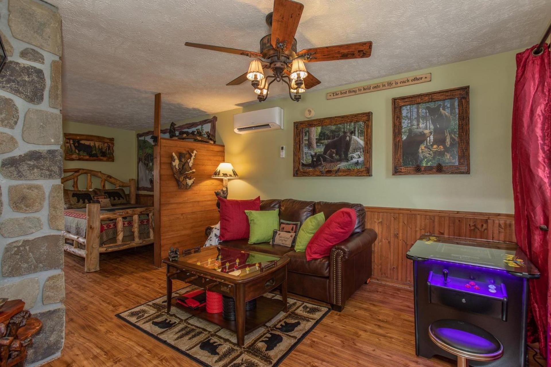 Bear Mountain Hollow-Free Dollywood Ticket- Cozy Cabin With A Hot Tub, Arcade & Deck Close To Town Pigeon Forge Eksteriør billede